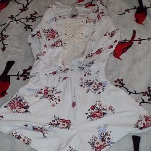 White floral 3/4 sleeve romper